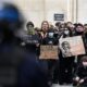 La police tue, ce slogan qui mine le lien entre les insoumis et les forces de l'ordre