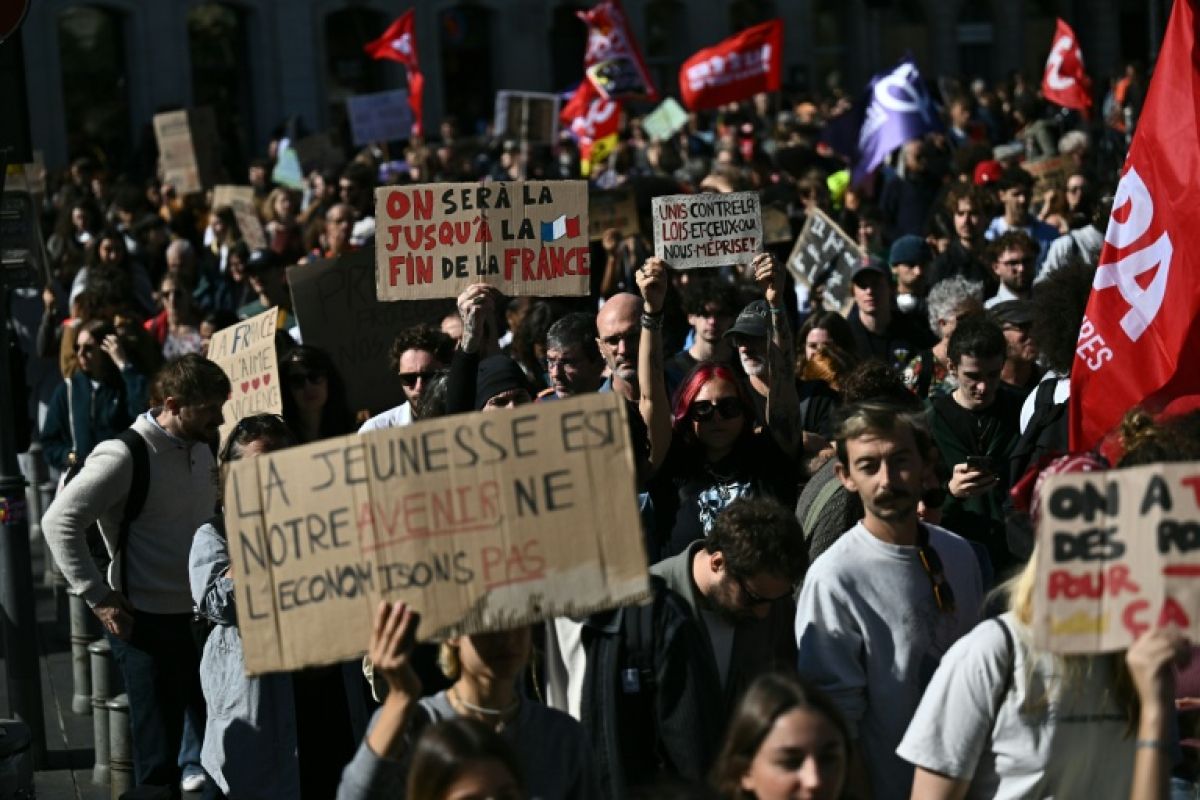 Les lycéens ne lâchent rien, l'exécutif tente d'ouvrir une porte