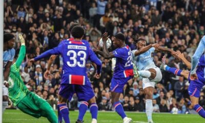Trois buts en vingt minutes, et le PSG repart de Manchester avec le sourire