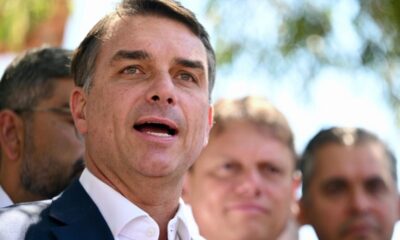 Flavio Bolsonaro promet de libérer son père, qui lui remettra l'écharpe présidentielle