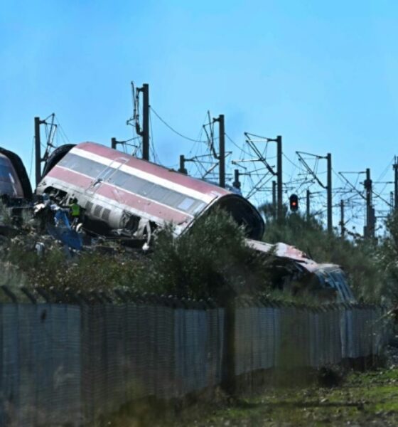 Deux trains se percutent en Espagne et font au moins 30 morts