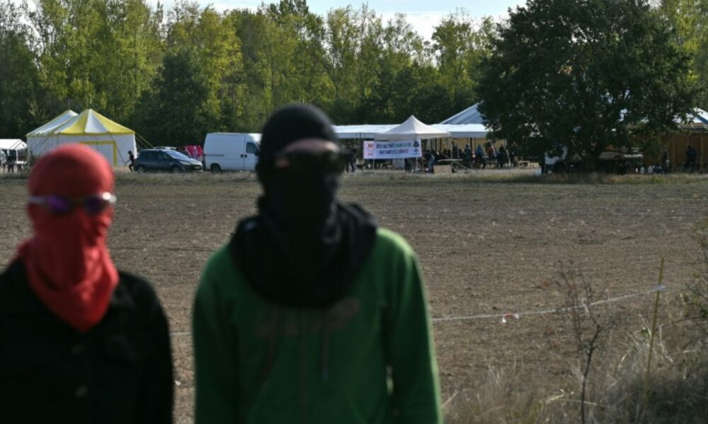 Dans le Tarn, les opposants à l'A69 plantent leurs tentes avant l'ouverture