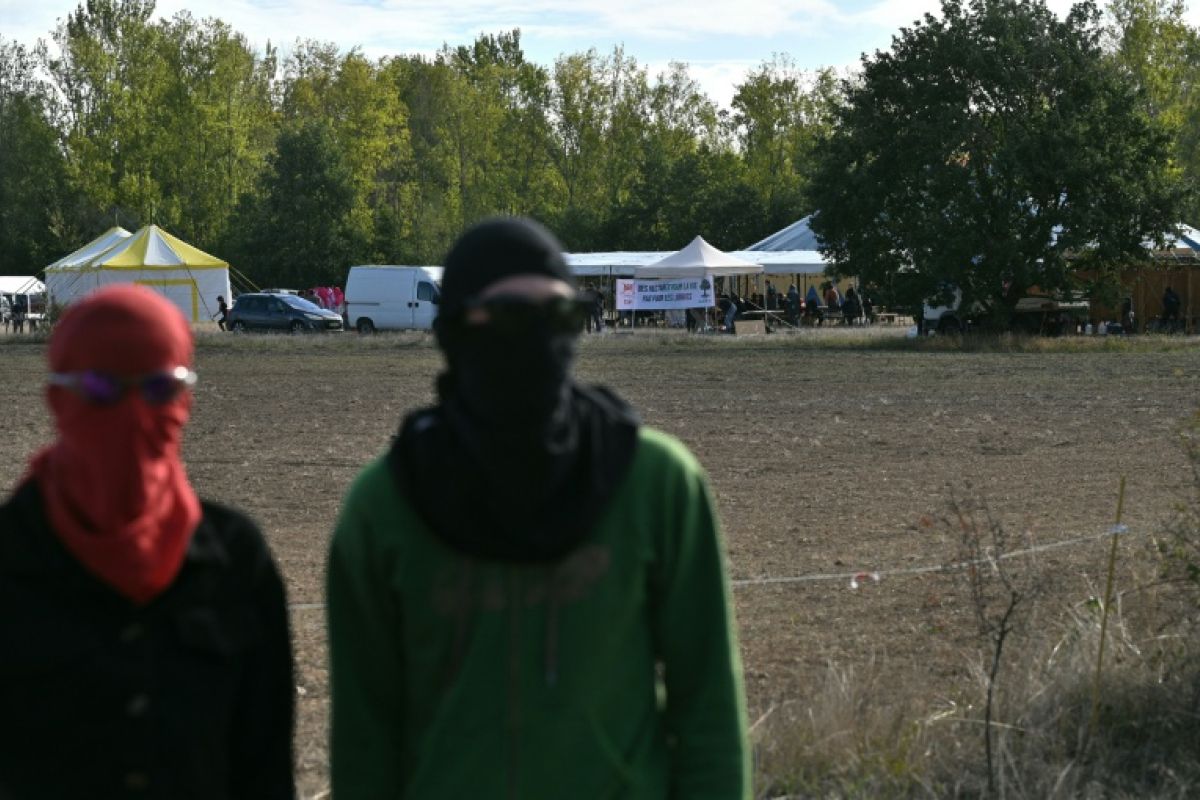 Dans le Tarn, les opposants à l'A69 plantent leurs tentes avant l'ouverture