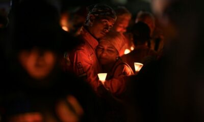 Cent jours après les séismes, les bougies illuminent La Guaira