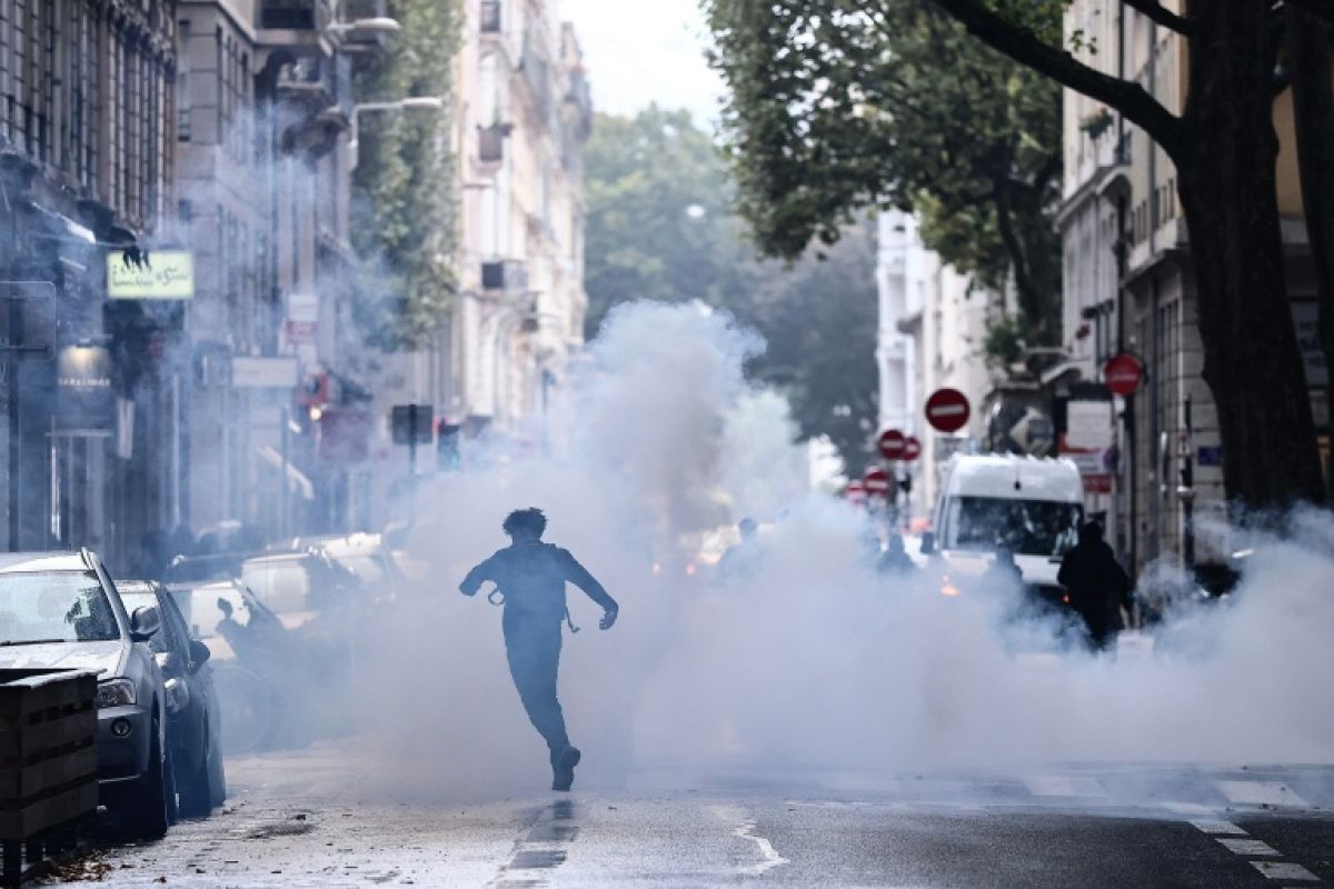 Blocages de lycées dans toute la France, Lecornu réunit sa cellule de crise