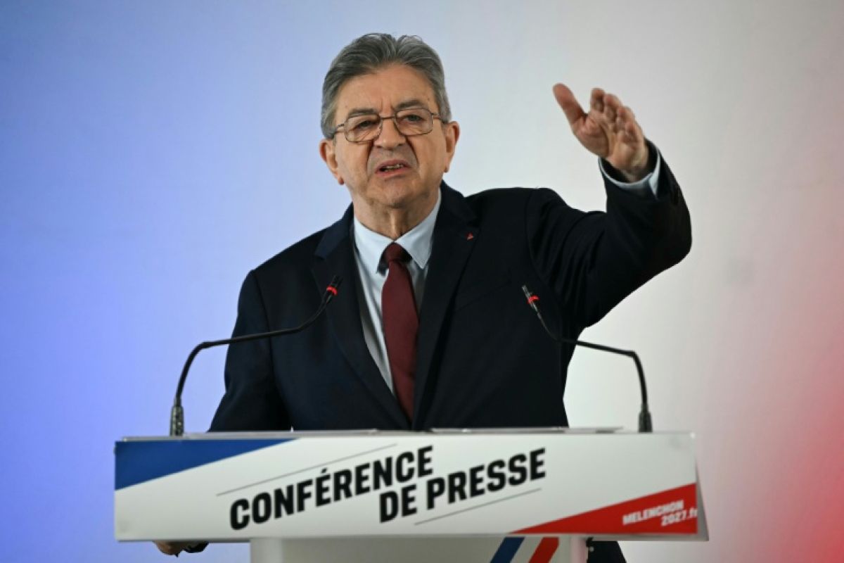 Mélenchon dévoile un budget de rupture et promet 106 milliards de recettes en plus