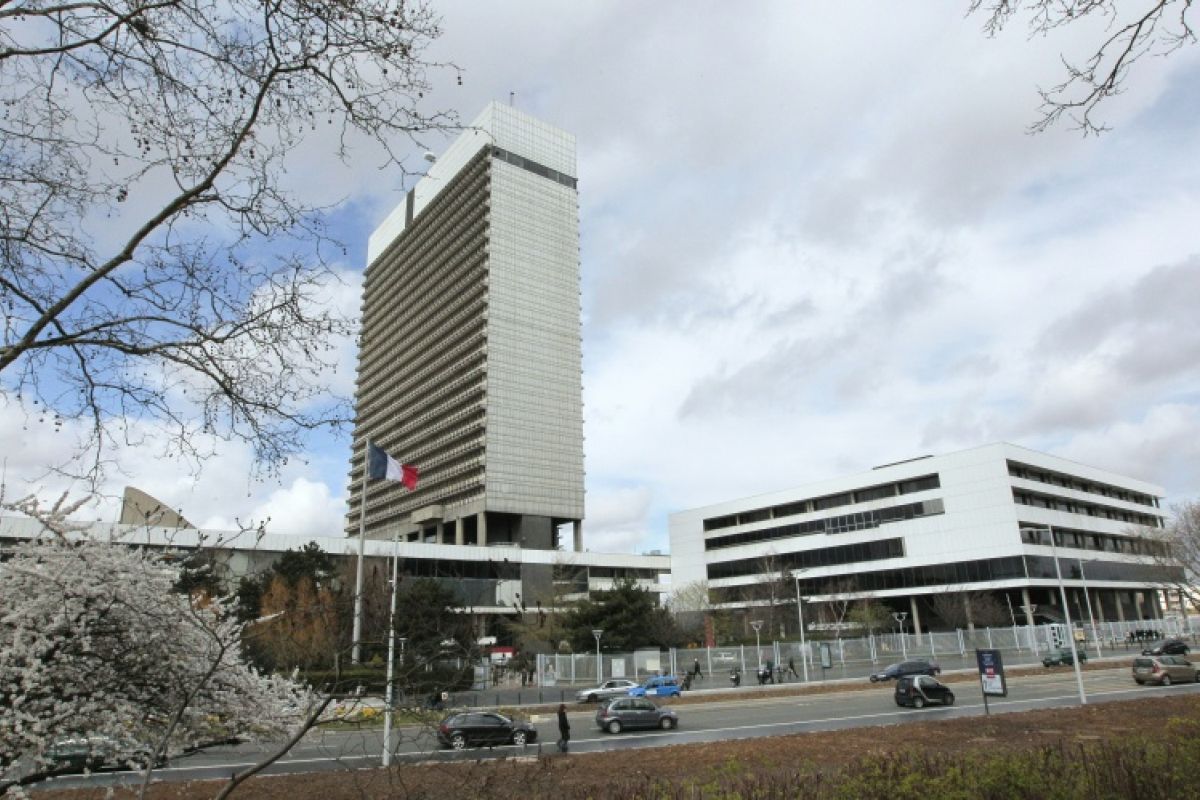 Titres de séjour bloqués dans les Hauts-de-Seine, la préfecture accusée de fabriquer des sans-papiers