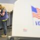 Deux ans après son retour, un vote pour juger Donald Trump