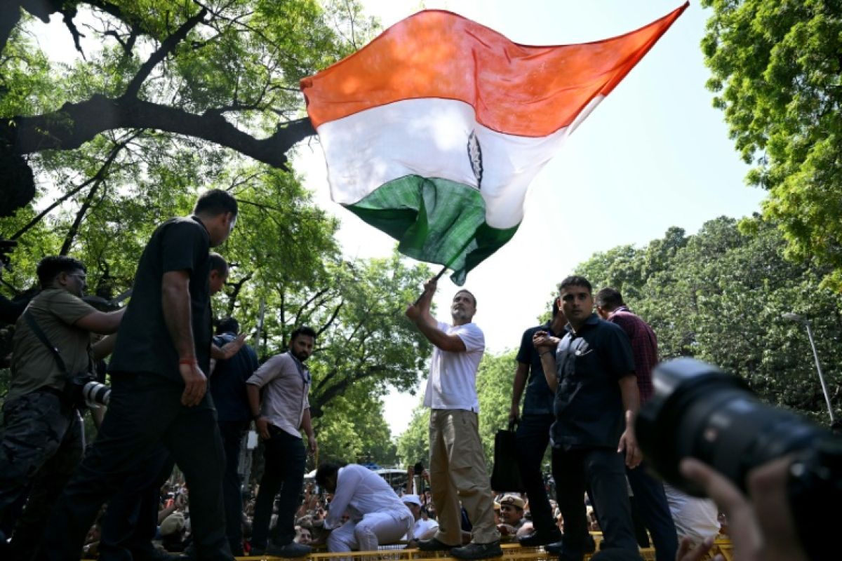 Rahul Gandhi brièvement arrêté en Inde, la colère monte contre la Commission électorale