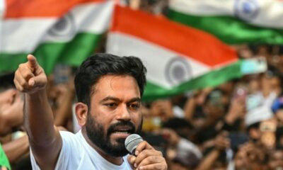 Le roi des cafards défie Modi, puis se fait arrêter à sa descente d'avion