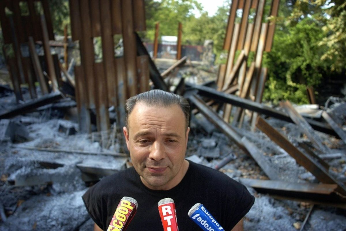 Quatre mois ferme pour Thierry Ehrmann, le sculpteur qui défie son maire depuis vingt ans