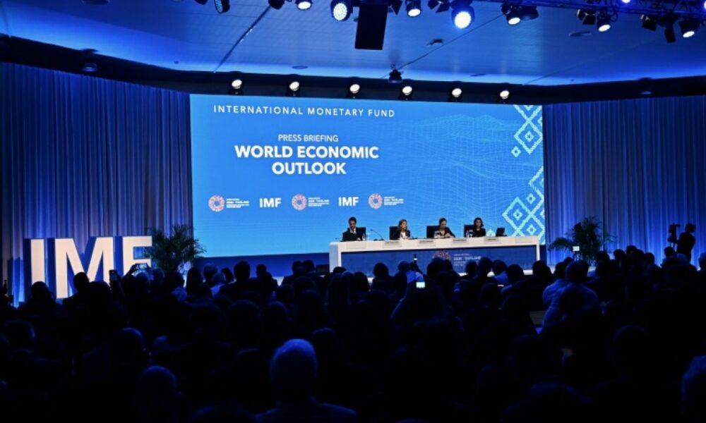 L'intelligence artificielle porte la croissance mondiale, l'énergie plombe le reste