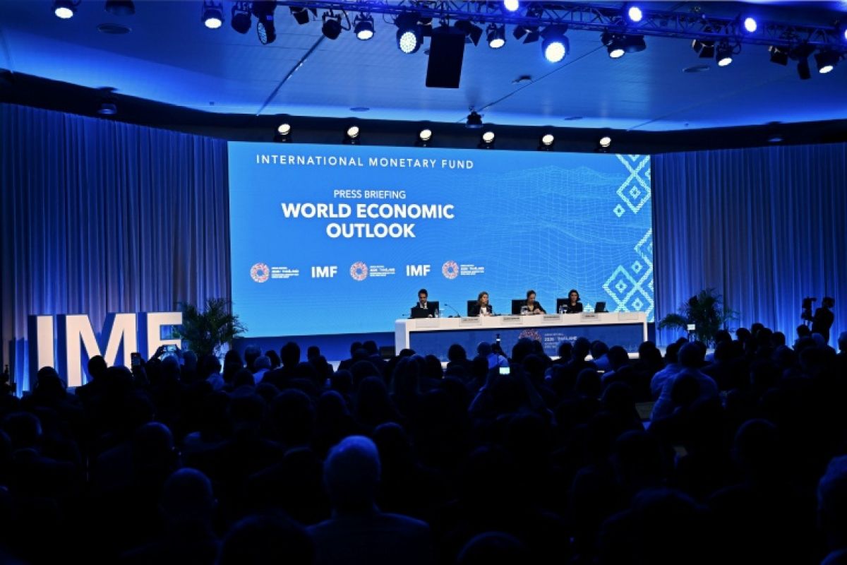 L'intelligence artificielle porte la croissance mondiale, l'énergie plombe le reste