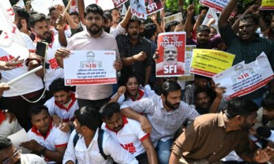 Des millions de noms effacés des listes, l'Inde descend dans la rue