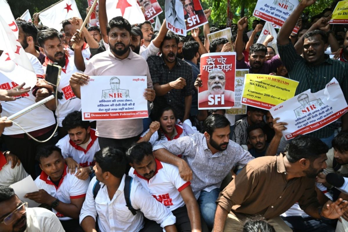 Des millions de noms effacés des listes, l'Inde descend dans la rue