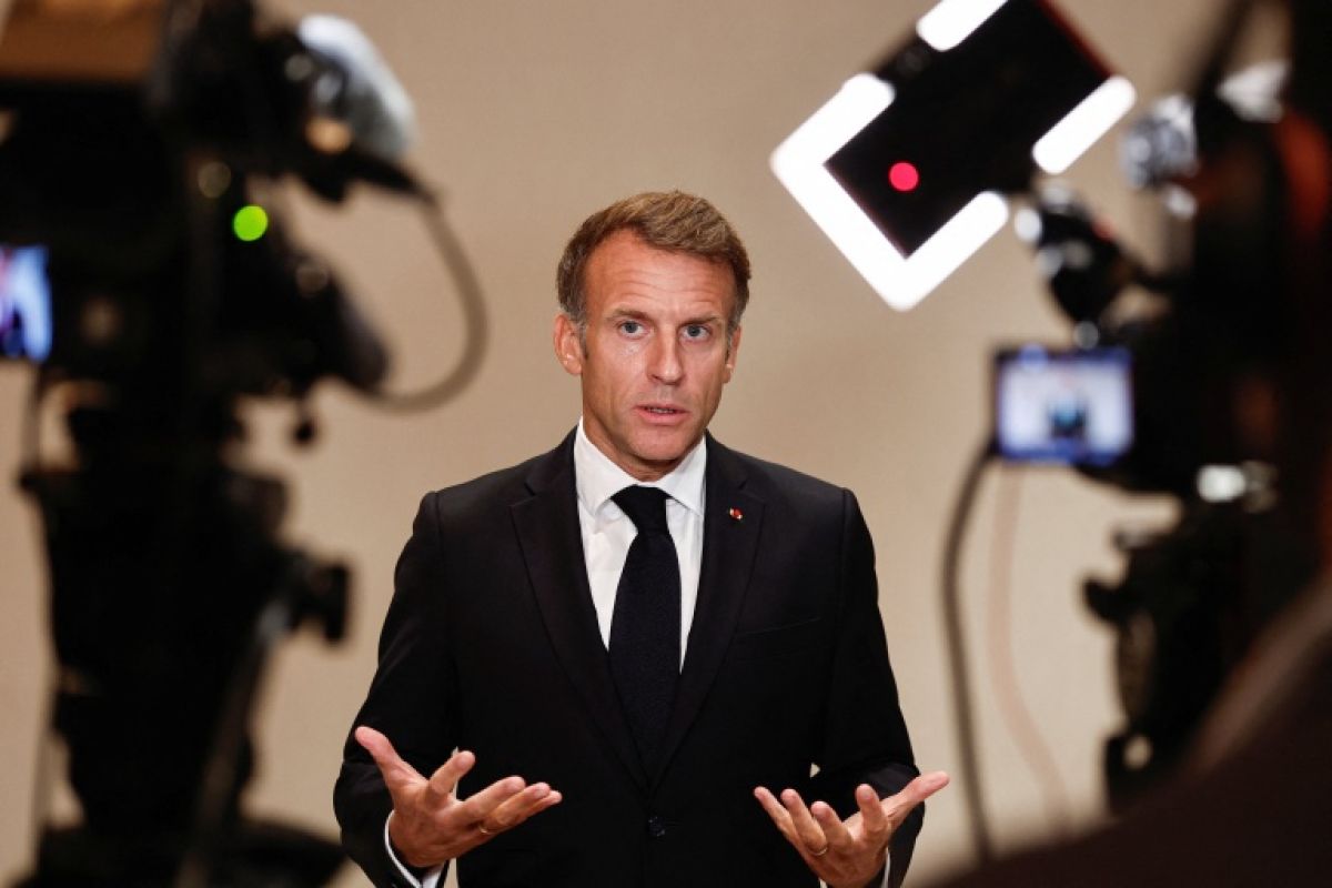Macron défend sa tournée dans le Golfe et promet des comptes sur les violences