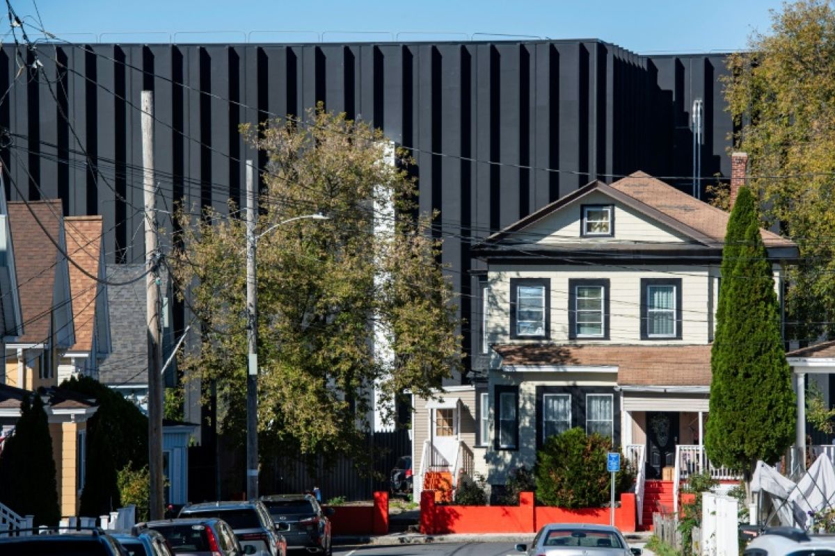 À Lowell, un centre de données fait du bruit et divise encore les voisins