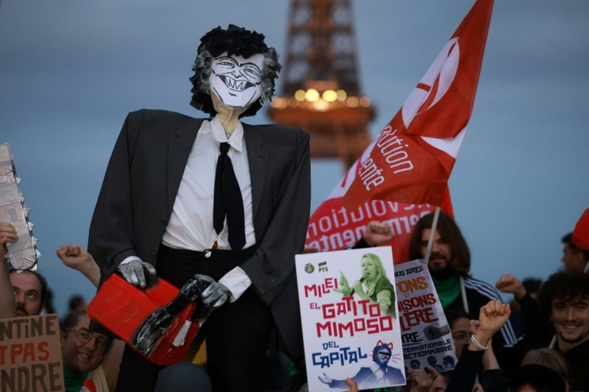Macron reçoit Milei, l'ultralibéral qui défie l'Europe mais courtise ses investisseurs