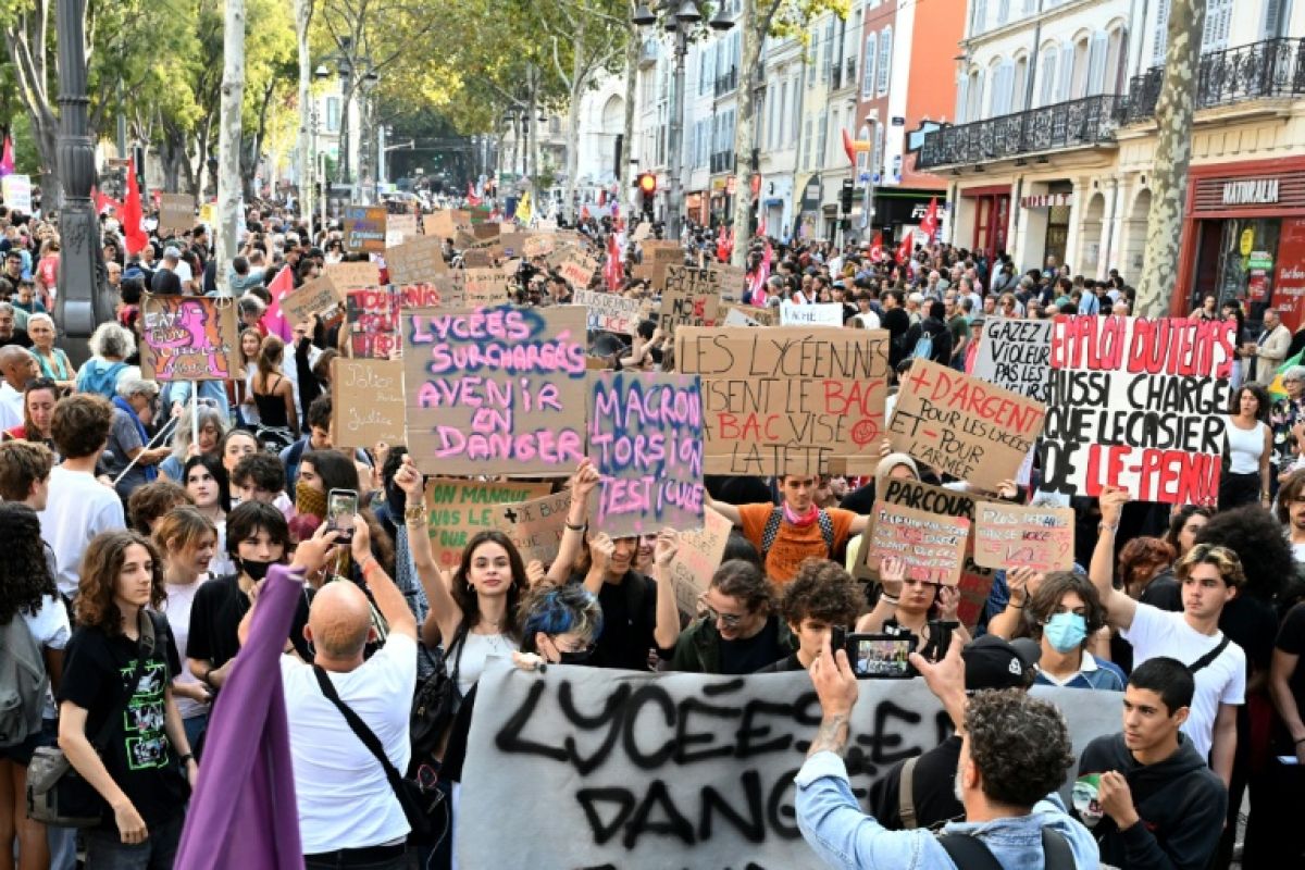 Les lycéens remettent ça, l'exécutif joue l'apaisement