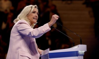 Deux camps rivaux, une même cible, les journalistes