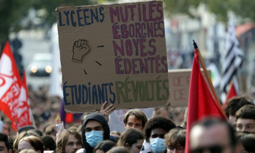 Le bac, pas les matraques, la jeunesse descend dans la rue