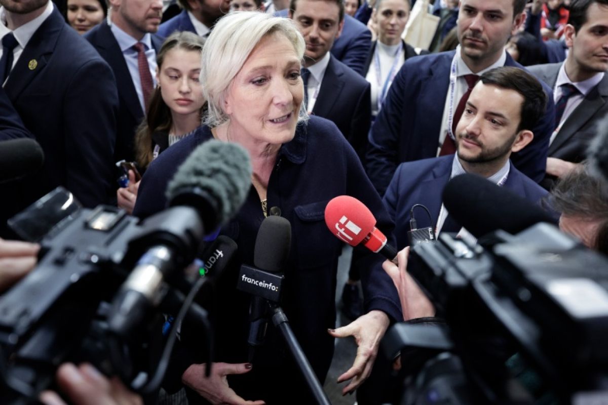 Marine Le Pen prépare son équipe, avec des ministres en puissance et des rivalités en coulisses