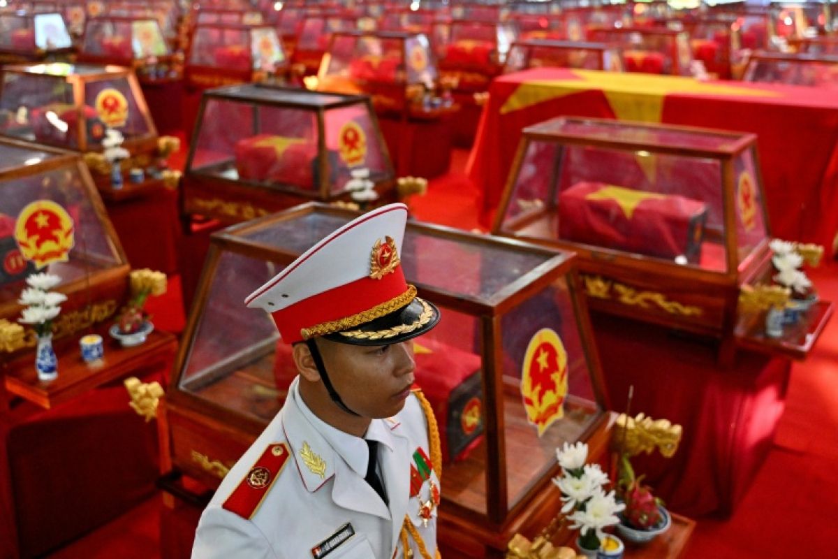 Le Vietnam enterre 731 combattants sortis de terre après des décennies d'attente