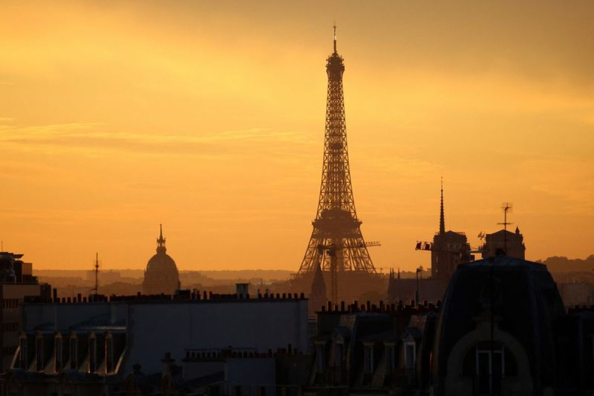 Le moral des ménages français recule plus fort que prévu et touche son plus bas depuis juin 2013