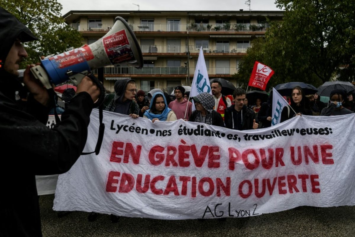 Les lycées rouvrent, mais la colère ne retombe pas