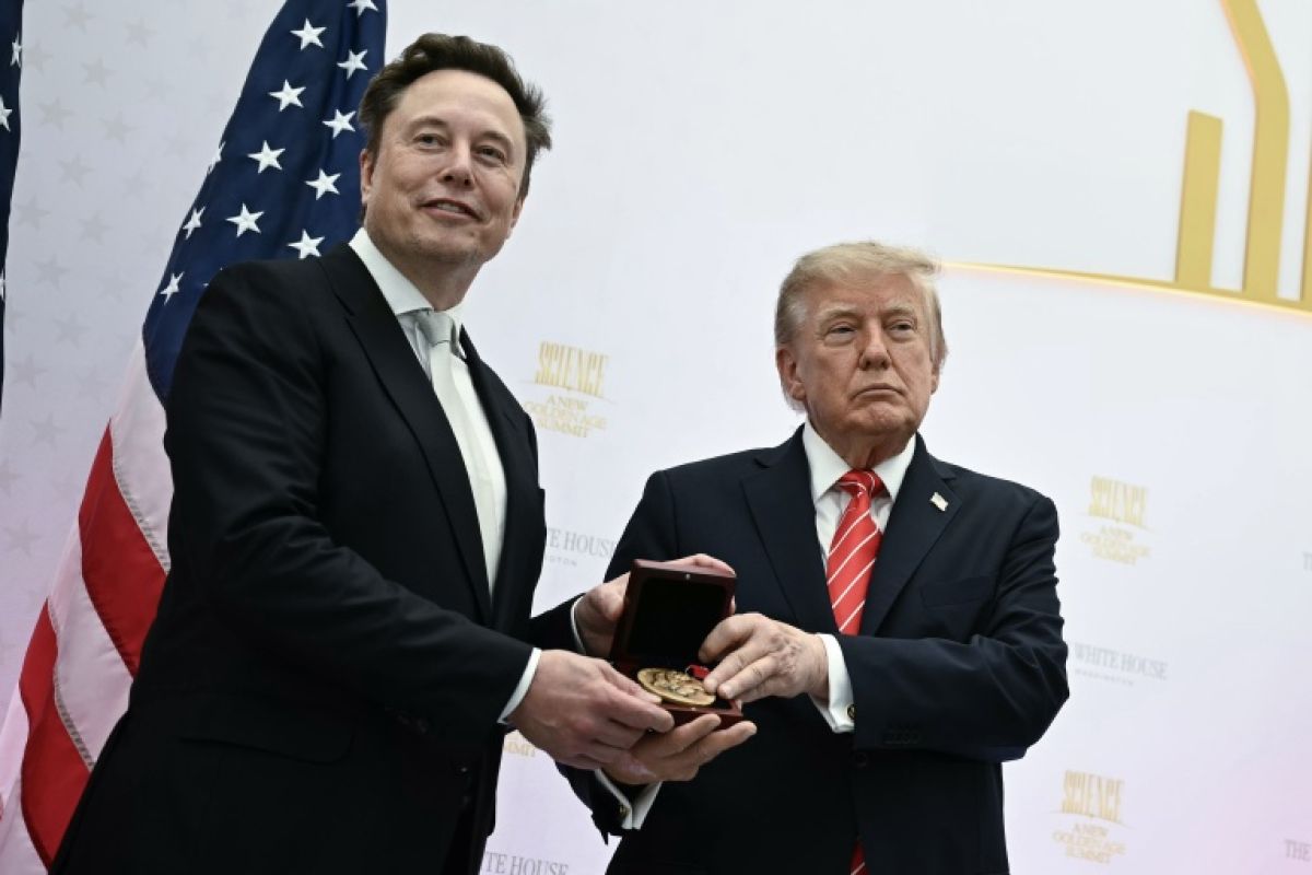 Musk réclame le départ de Zelensky et renvoie la faute de ses coupures vers Washington