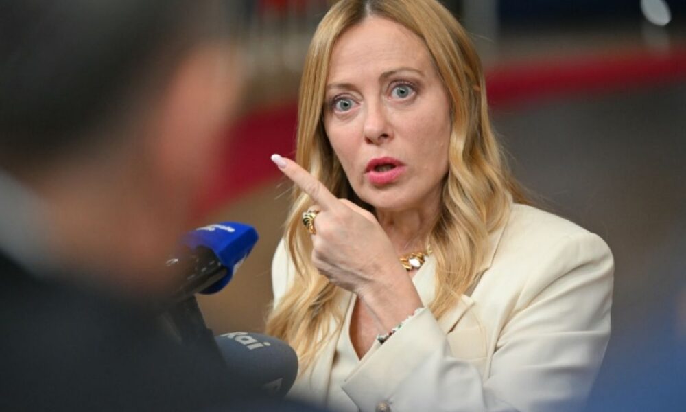 Meloni qualifie de honteuse la libération d'un militant et s'attire les foudres des magistrats