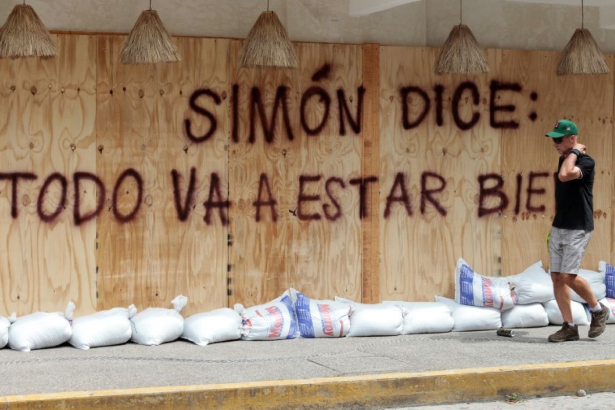 Simon s'éloigne du Mexique, mais la pluie reste une vraie menace