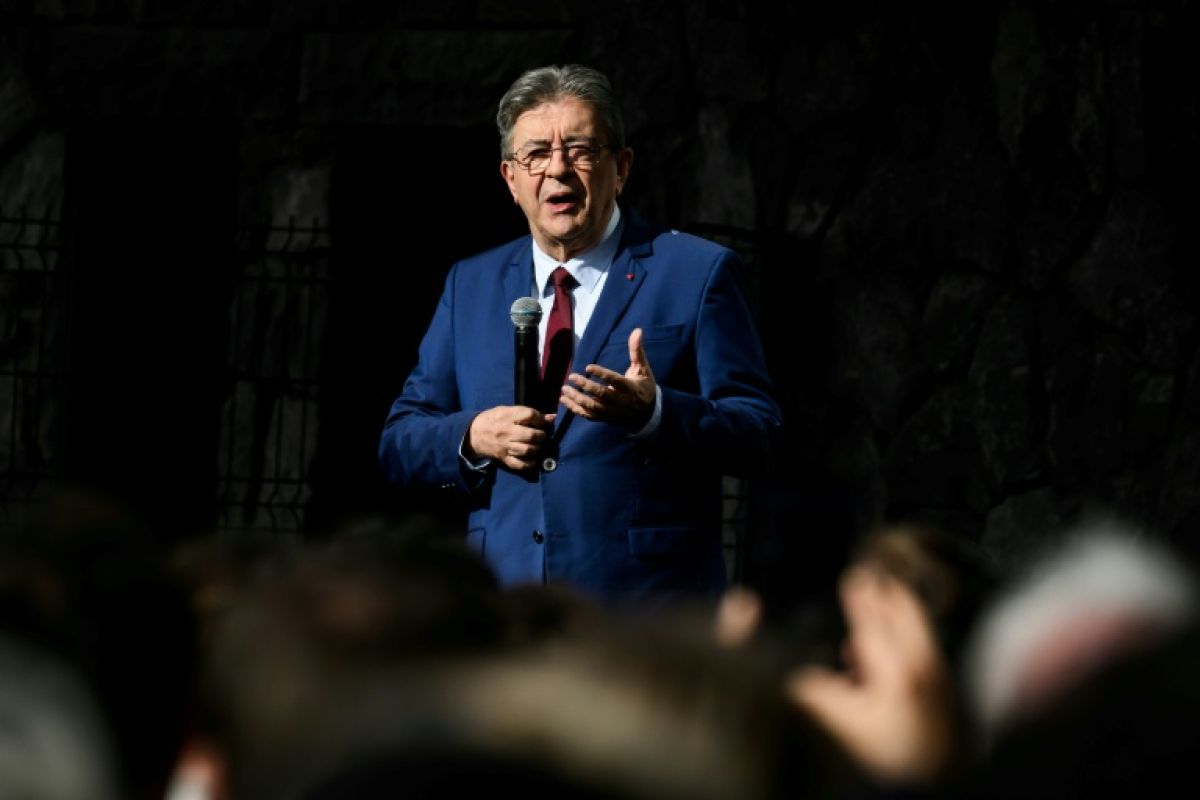 Devant 10 000 personnes, Mélenchon promet d'abattre Parcoursup