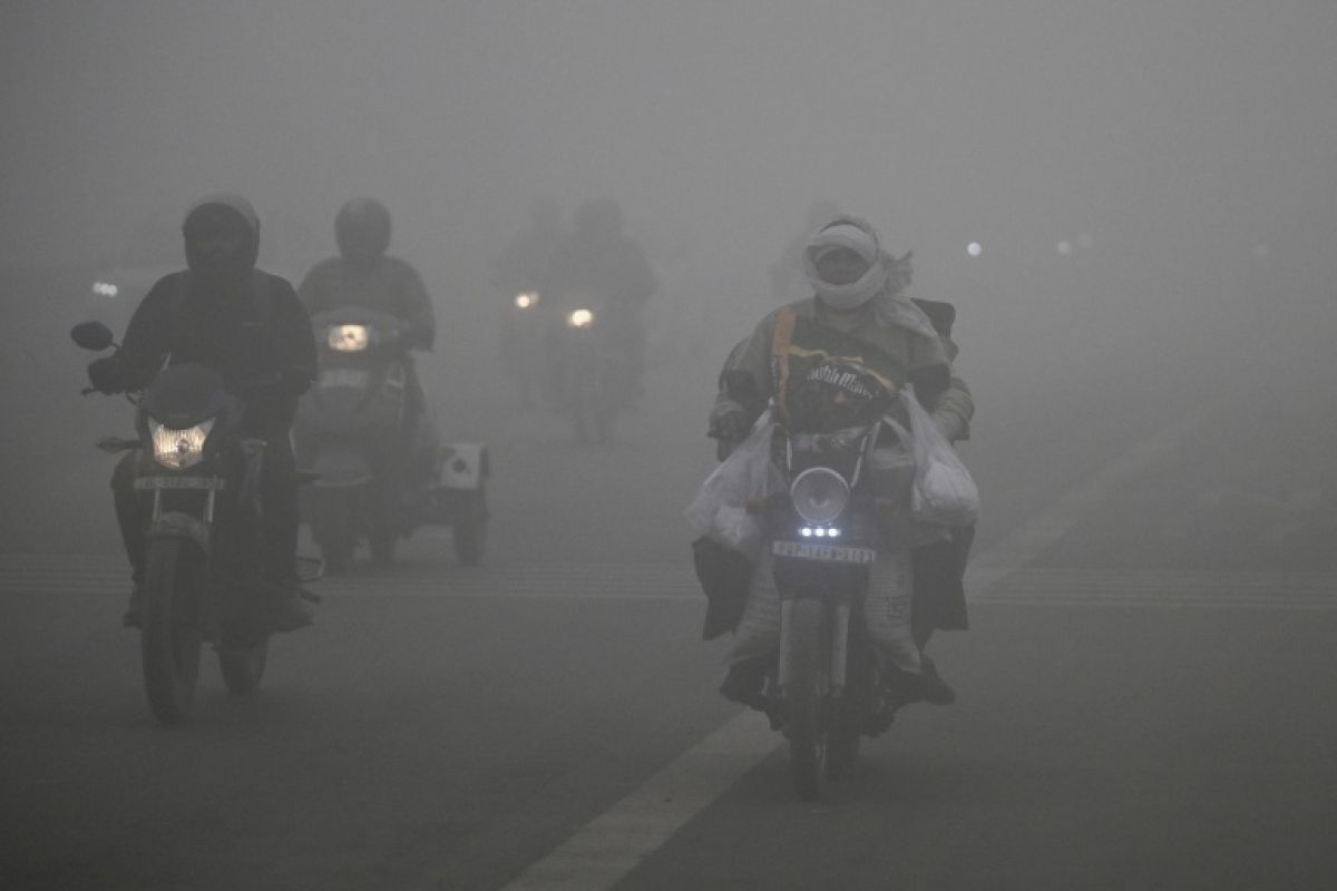 New Delhi serre la vis face à un air irrespirable