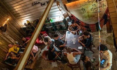 À Cuba, les coupures de courant font des dominos le dernier refuge de la jeunesse