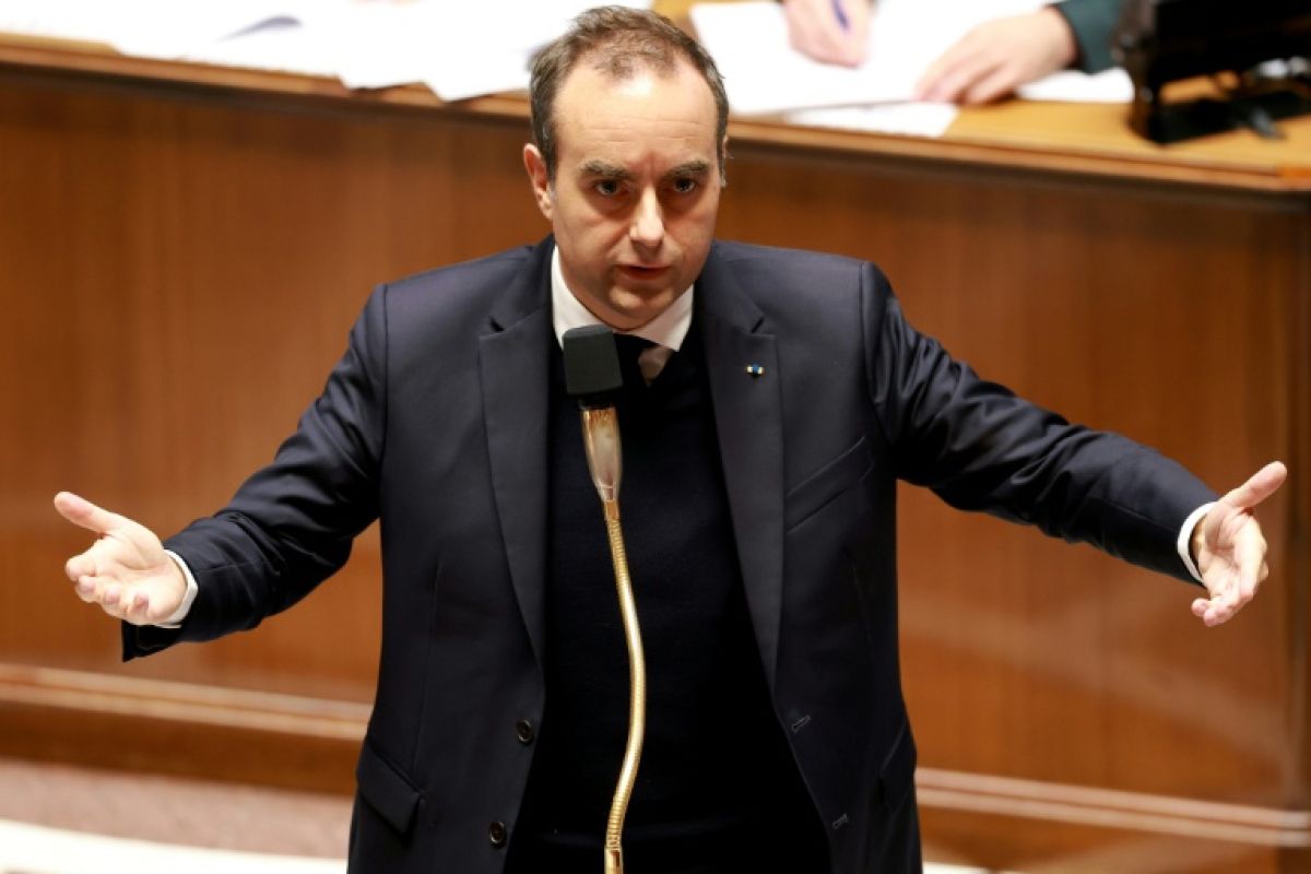 Couvre-feux prolongés, Lecornu consulte les syndicats sans convier les lycéens