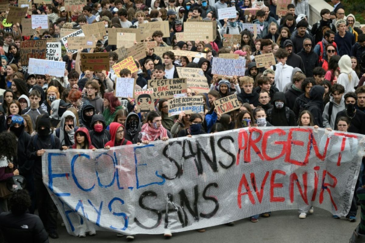 Les lycées rouvrent, la grogne des élèves ne retombe pas