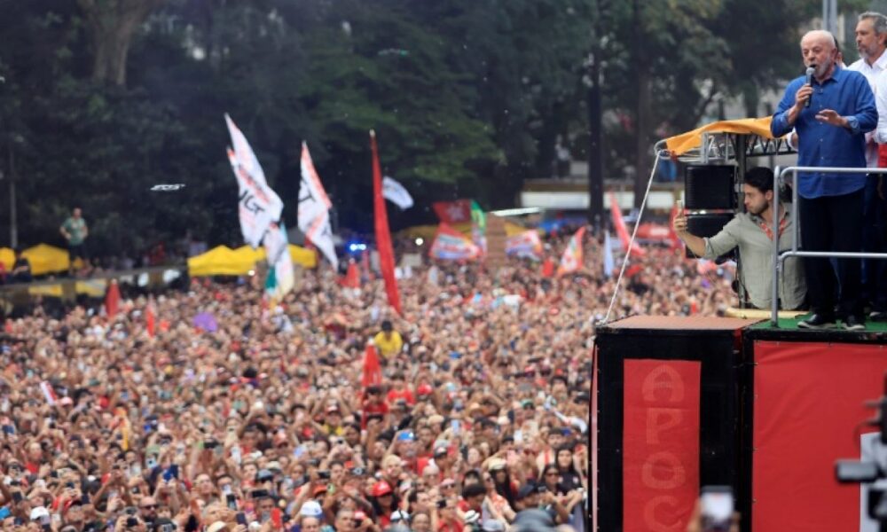 Lula fait du repos des travailleurs son arme pour renverser la présidentielle brésilienne
