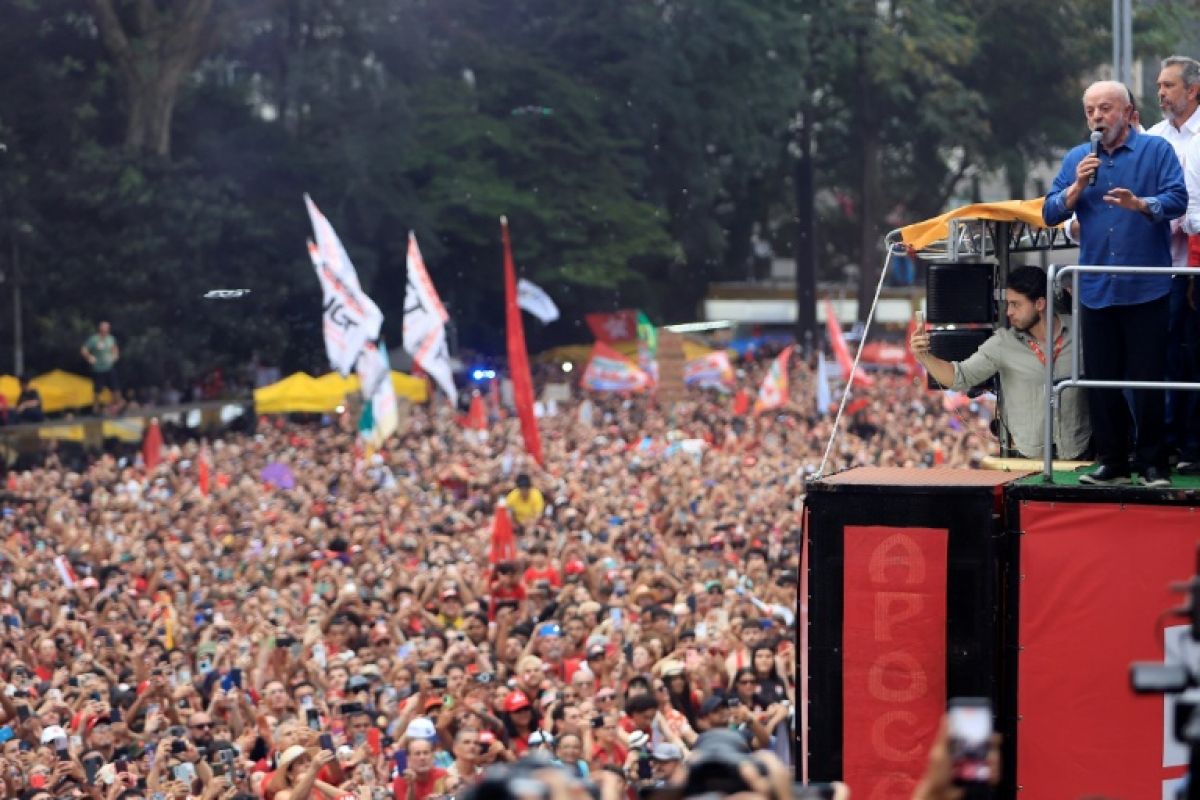 Lula fait du repos des travailleurs son arme pour renverser la présidentielle brésilienne