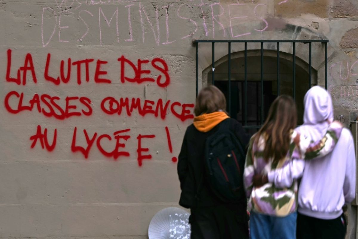 Moins de 150 lycées bloqués, les élèves donnent déjà rendez-vous mardi
