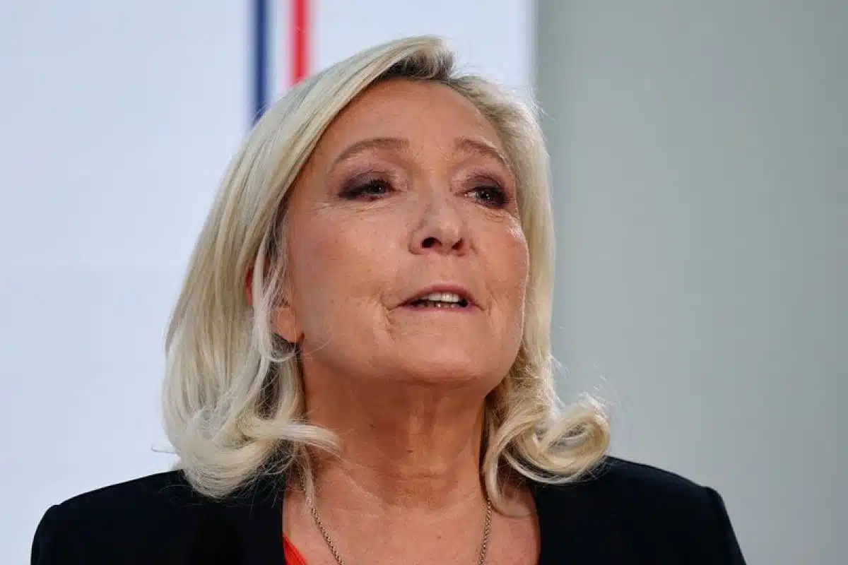 Marine Le Pen veut ramener le déficit à 3 % et promet 140 milliards d'économies