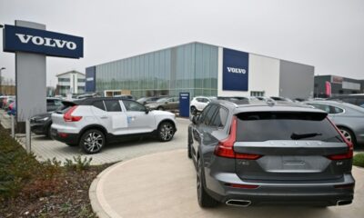 Volvo supprime 2 500 postes et plonge en Bourse
