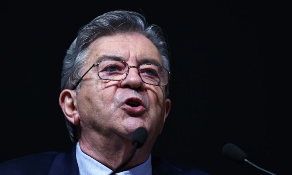 Mélenchon défie Édouard Philippe en plantant son meeting au Havre