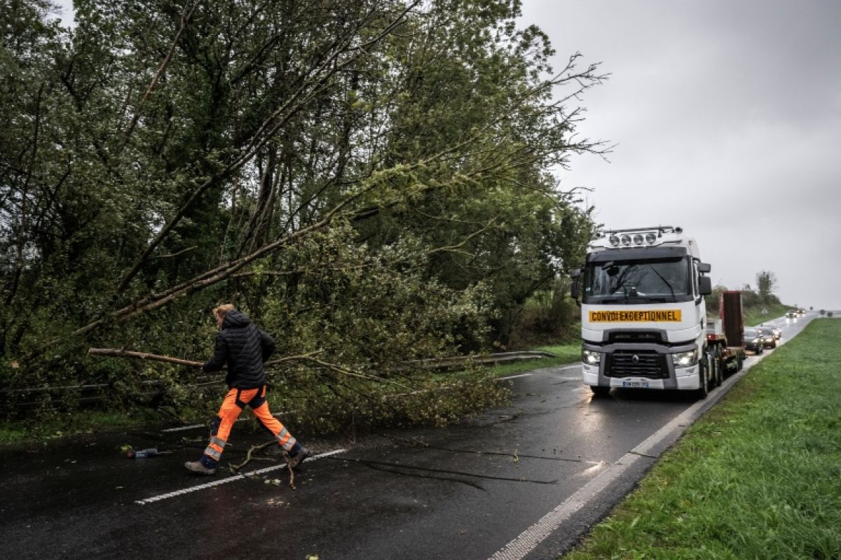 Tempête Austen, couvre-feu et manifestations, le week-end s'annonce compliqué dans les transports