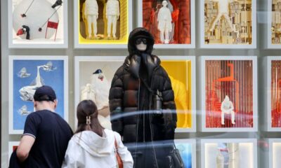 Moncler tient bon malgré un repli en Europe
