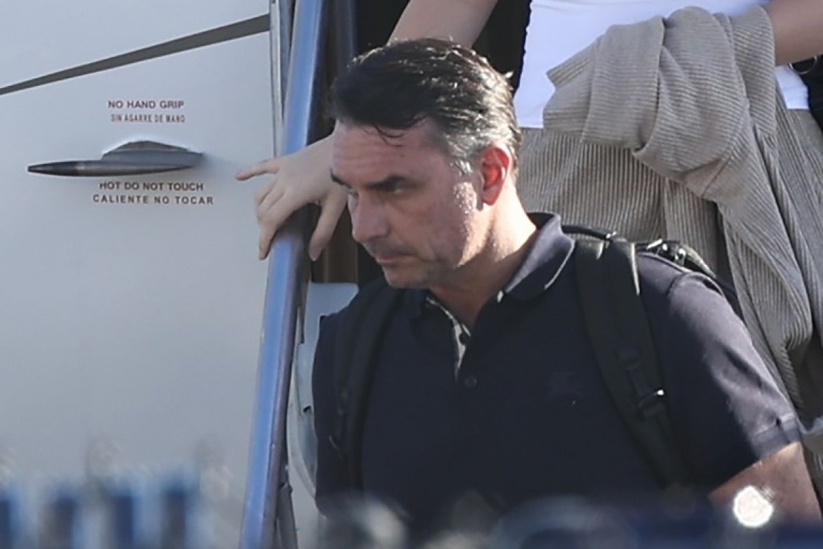 Flavio Bolsonaro quitte le Brésil et laisse ses ambitions présidentielles derrière lui