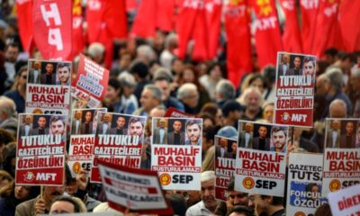 En Turquie, des milliers de personnes dans la rue pour défendre une presse libre