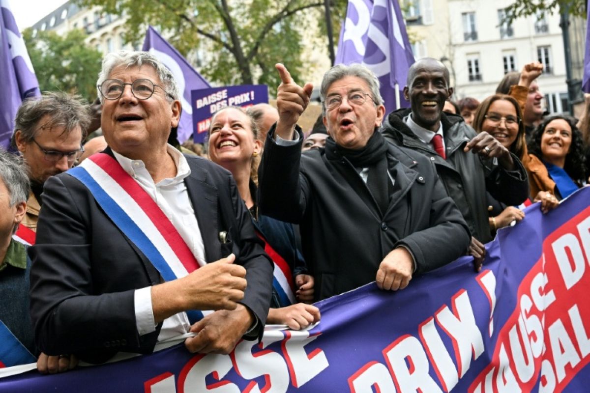 Le Pen et Mélenchon se disputent les rues et le récit des violences