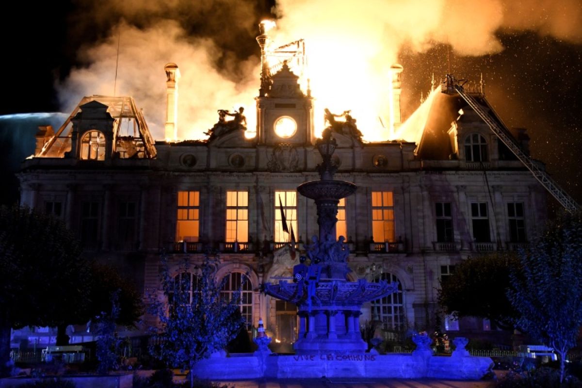 Incendie de la mairie de Limoges, deux suspects sous les verrous