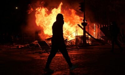 Des centres-villes dévastés et des mairies visées après la mobilisation contre la vie chère